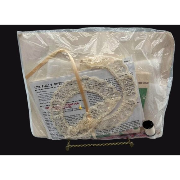 The Creative Circle 1024 Frilly Green & 1025 Frilly Rose Quilt Block Kit - Picture 4 of 4